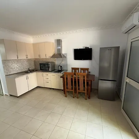 Private By The Daire Velipojë