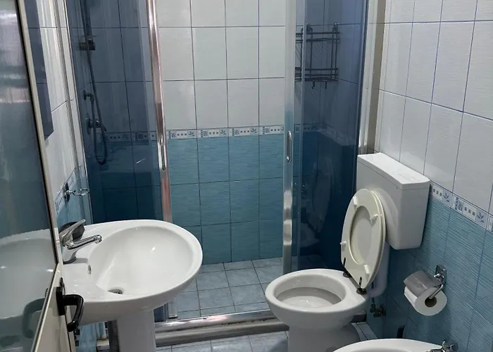 Private By The * Velipojë