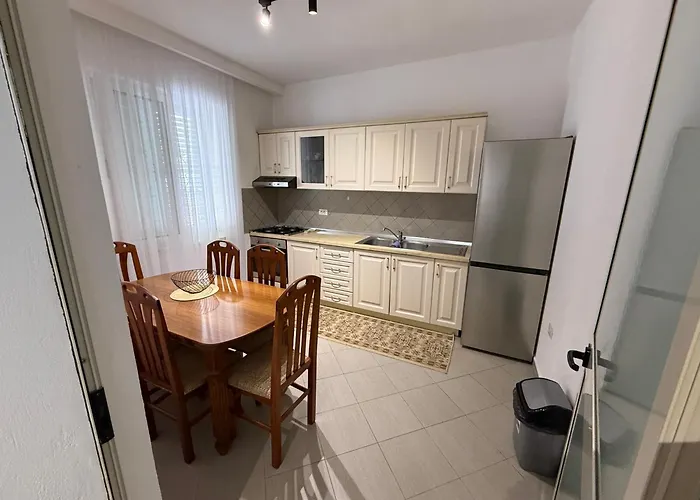 Private By The Apartment