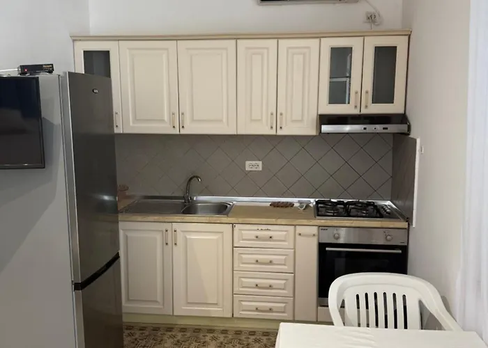 Private By The * Velipojë